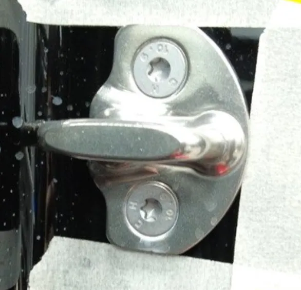 1862921-00-D Планка зачеплення бічних дверей SIDE DOOR STRIKER