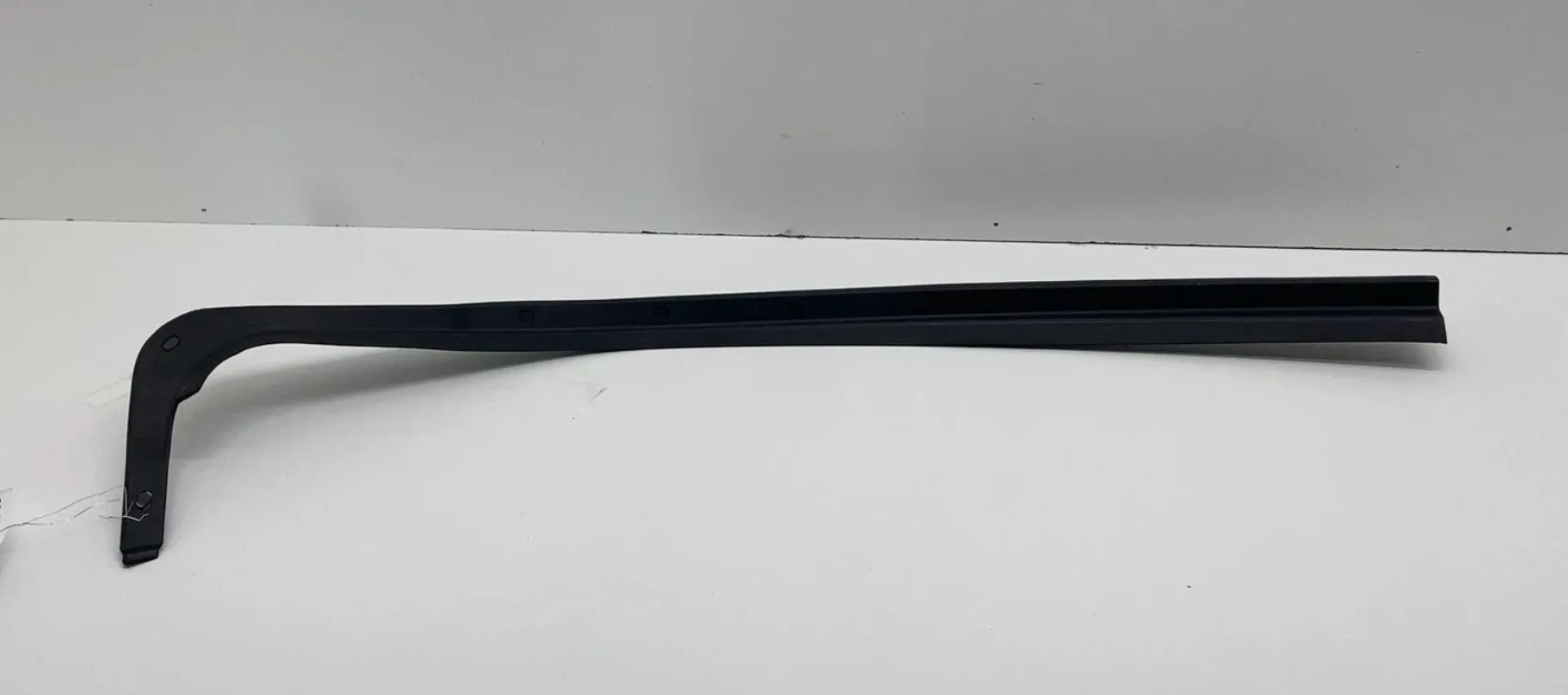 1808604-98-D Аероущільнювач кришки POWERGATE — права сторона POWERGATE AERO SEAL – RIGHT HAND