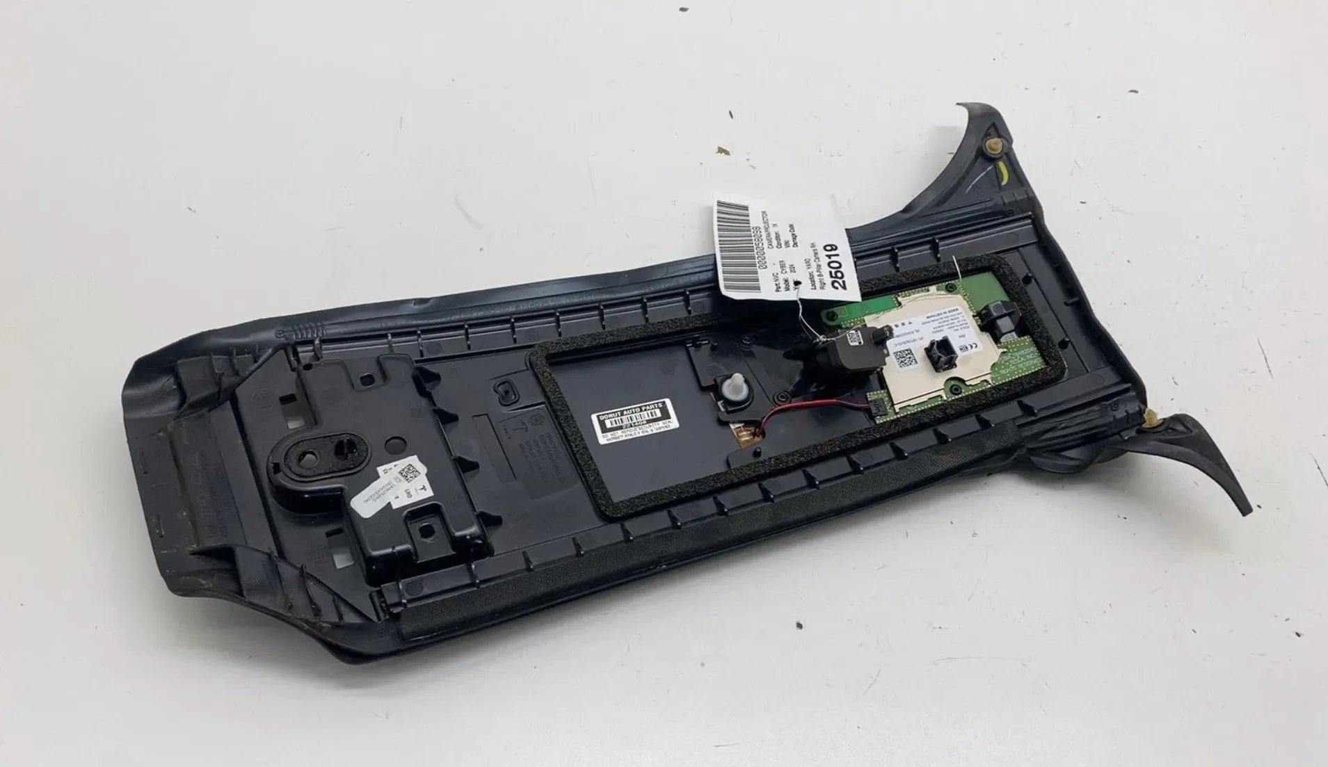 1848577-00-F Права аплікація на B-стійку кузова B PILLAR APPLIQUE – RIGHT HAND