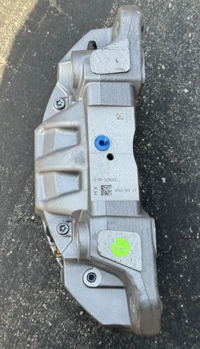 1250621-00-D Передній гальмівний супорт – ліва сторона FRONT BRAKE CALIPER – LEFT HAND