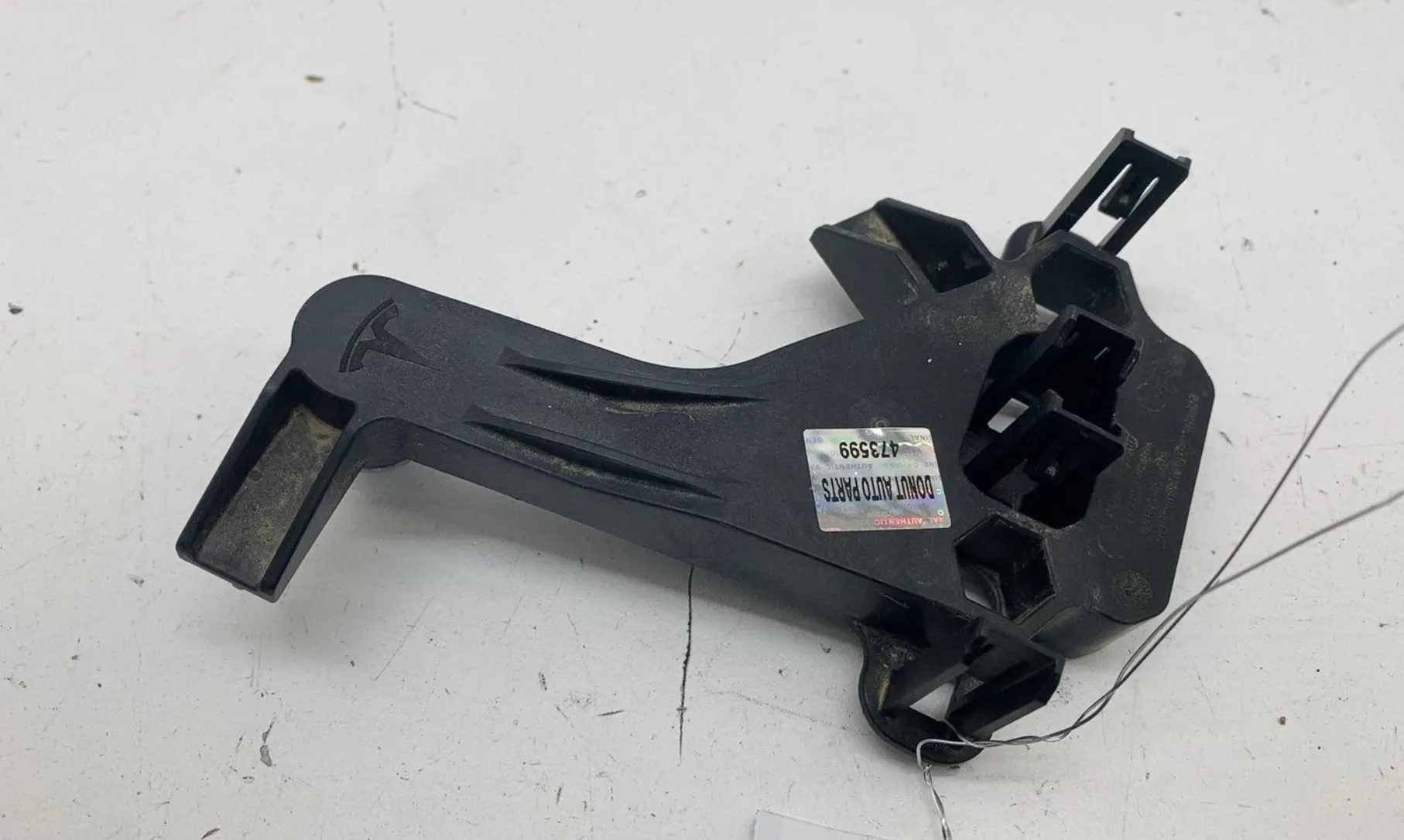 1250773-00-D Правий розподільник гальмівної магістралі BRAKE JUNCTION MOLDING – RIGHT HAND
