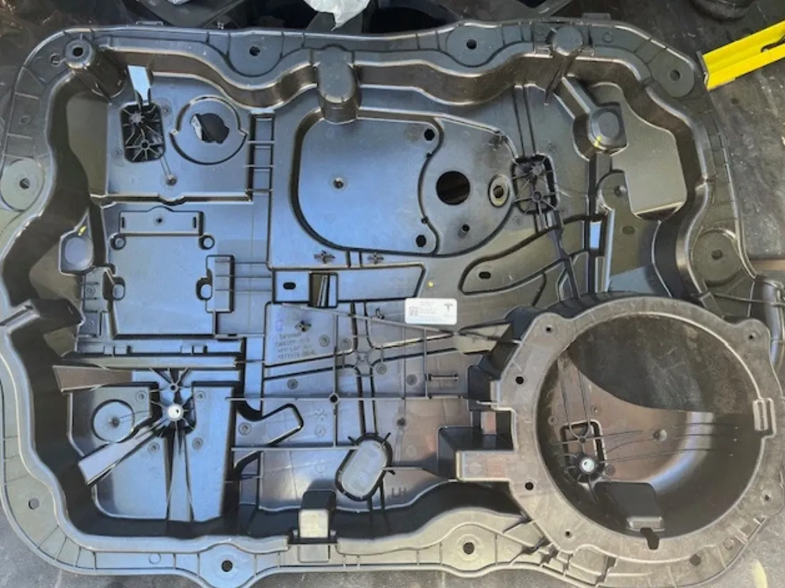 1873117-00-C Закриваюча (завершальна) панель передня права CLOSEOUT PANEL – FRONT – RIGHT HAND