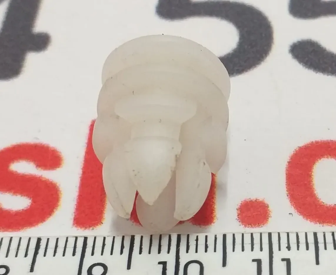 1092696-00-B Кліпса оздоблення щитка – 10 мм – товщина 2.5 мм APRON TRIM CLIP