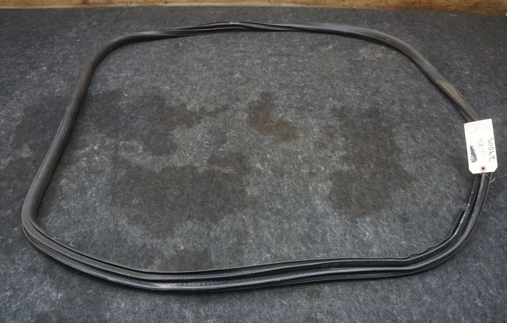 1807546-00-E Основний ущільнювач кузова передній правий PRIMARY BODY SEAL – FRONT – RIGHT HAND
