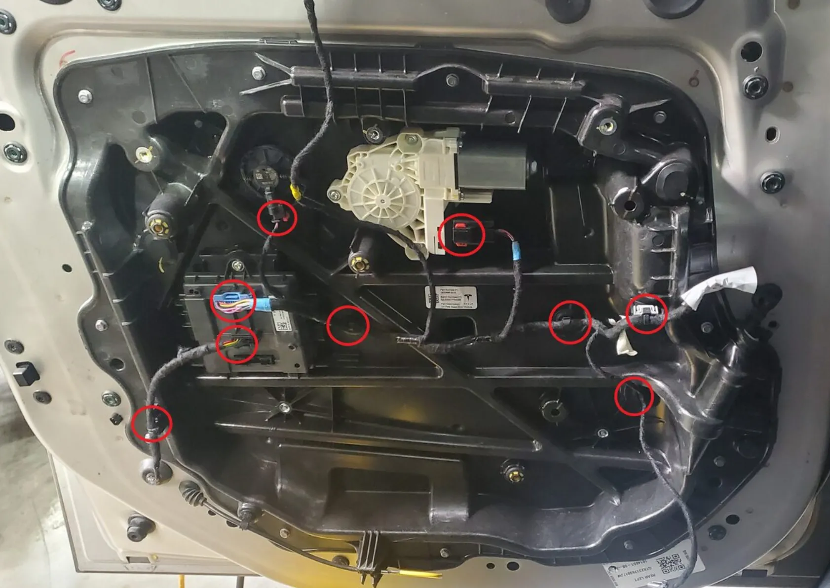 1873118-00-D Закриваюча (завершальна) панель задня ліва CLOSEOUT PANEL – REAR – LEFT HAND