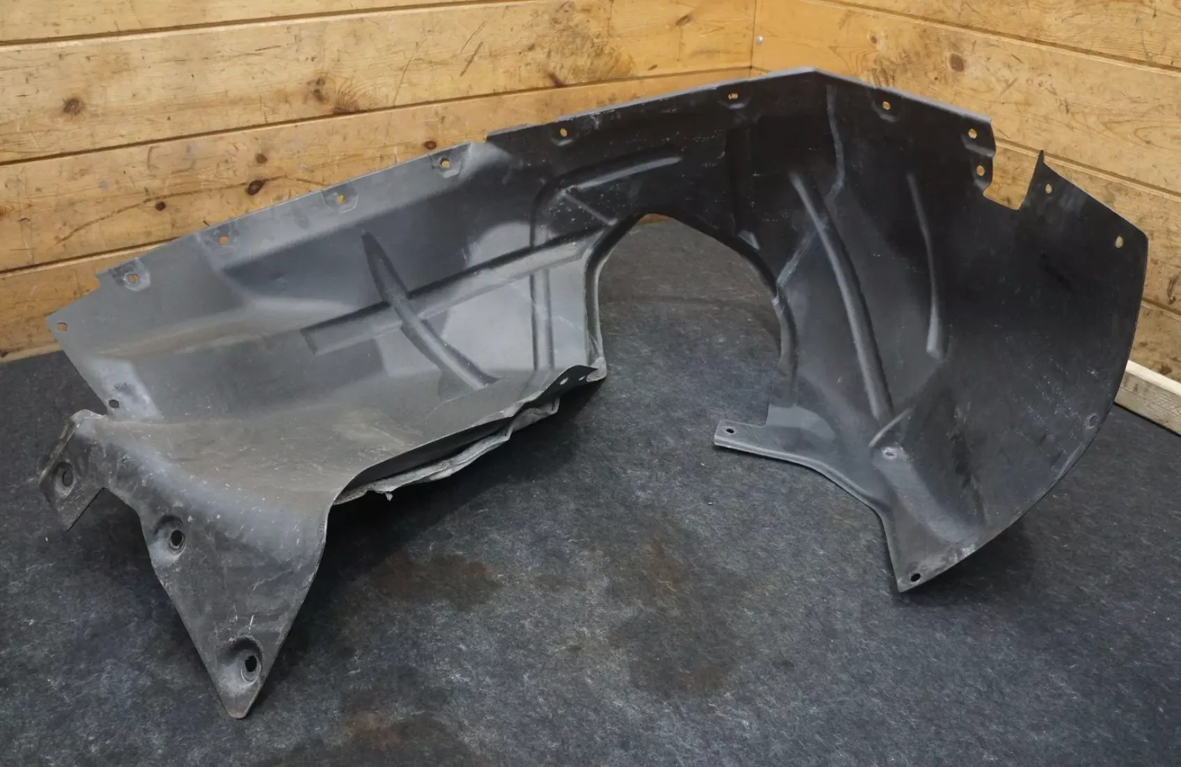 1800672-00-E Передній підкрилок правого колеса FRONT WHEEL LINER – RIGHT HAND
