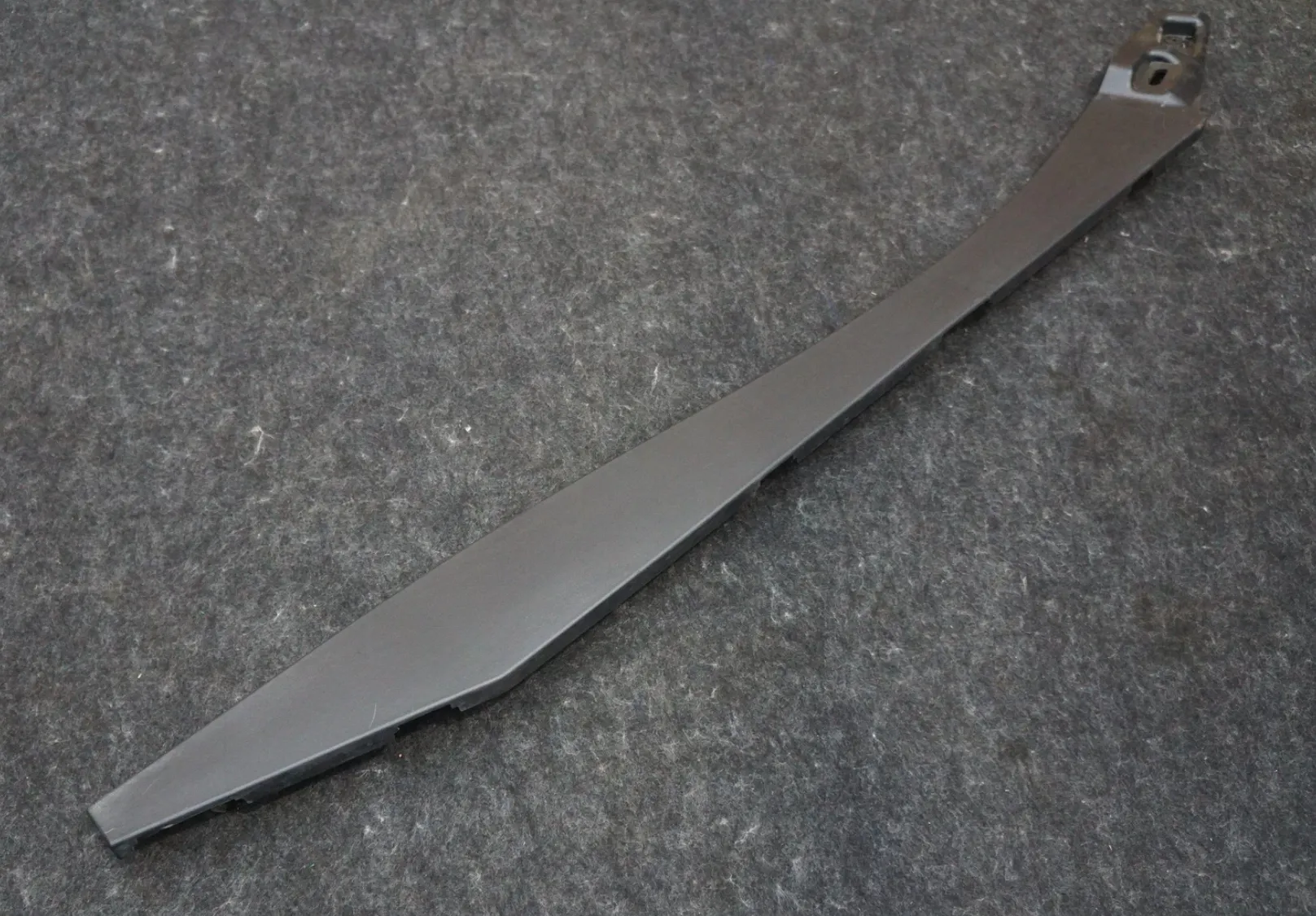 1848588-00-D Права заглушка перегородки передньої стійки SAIL BAFFLE CLOSEOUT – RIGHT HAND