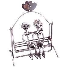 Schraubenmännchen Liebespaar auf Hollywoodschaukel Schraubenmännchen Liebespaar auf Hollywoodschaukel