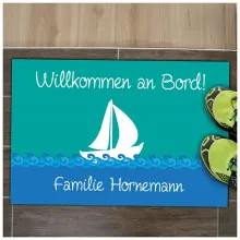 Maritime Fußmatte Boot mit Ihrem Familiennamen "Willkommen an Bord" Maritime Fußmatte Boot mit Ihrem Familiennamen "Willkommen an Bord"