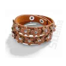 Romantisches Lederarmband mit Blüten Romantisches Lederarmband mit Blüten