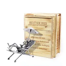 Geschenk zum Ruhestand - Schraubenmännchen in geflammter Holzbox Geschenk zum Ruhestand - Schraubenmännchen in geflammter Holzbox