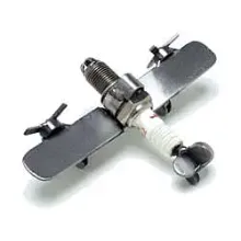 Modellflugzeug aus einer Zündkerze - Sparkfighter Modellflugzeug aus einer Zündkerze - Sparkfighter