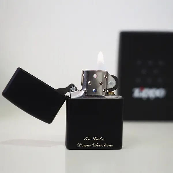 Feuerzeug ZIPPO schwarz mit Gravur Feuerzeug ZIPPO schwarz mit Gravur