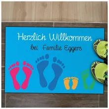 Fußmatte für Familie mit Füße und individuellem Wunschtext in blau Fußmatte für Familie mit Füße und individuellem Wunschtext in blau