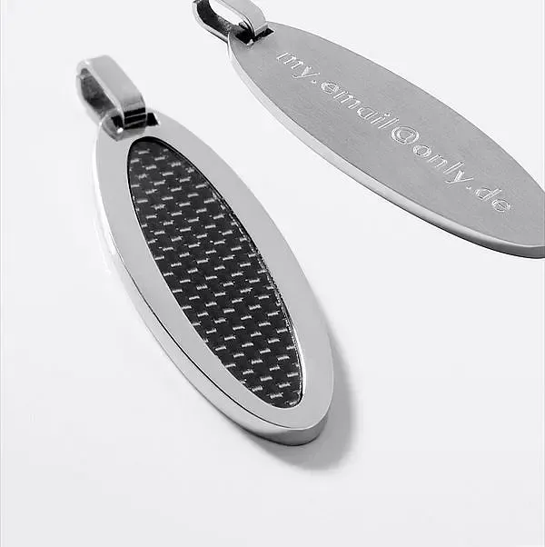 Individueller Silberanhänger mit persönlicher Wunschgravur Individueller Silberanhänger mit persönlicher Wunschgravur