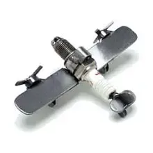 Modellflugzeug aus einer Zündkerze - Sparkfighter Modellflugzeug aus einer Zündkerze - Sparkfighter