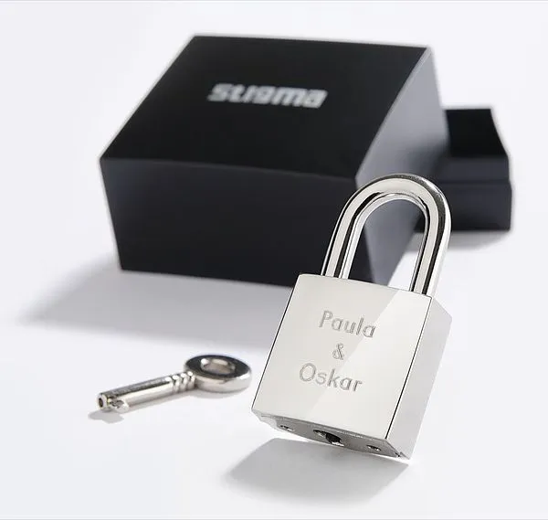 Liebesschloss im Retro-Style mit Gravur Liebesschloss im Retro-Style mit Gravur