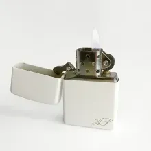 Feuerzeug ZIPPO weiß mit Gravur Feuerzeug ZIPPO weiß mit Gravur