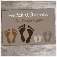 Fußmatte für Familie mit Füße und individuellem Wunschtext in braun Fußmatte für Familie mit Füße und individuellem Wunschtext in braun
