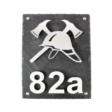 Geschenk für Feuerwehrleute - Edelstahl auf Schiefer – mit Helm und Axt Geschenk für Feuerwehrleute - Edelstahl auf Schiefer – mit Helm und Axt