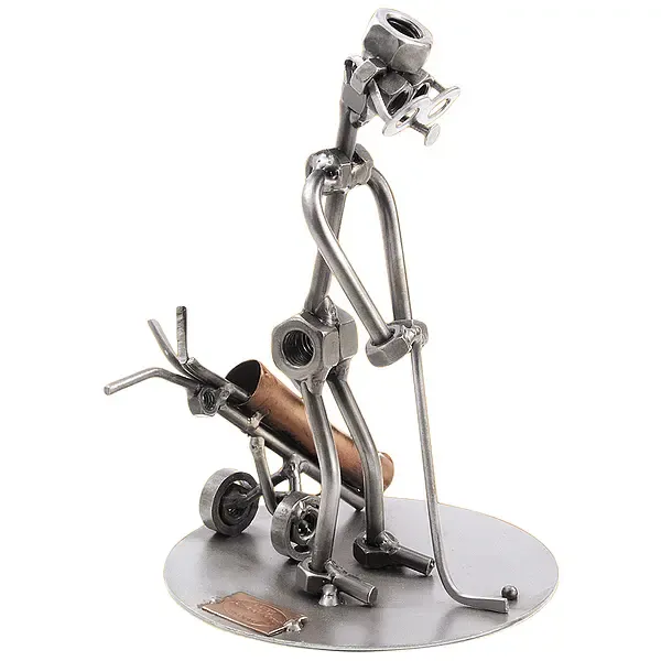 Schraubenmännchen Golfspieler beim Einputten Schraubenmännchen Golfspieler beim Einputten