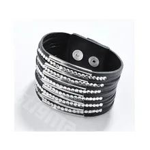 Schickes Lederarmband mit glänzenden Metall-Applikationen Schickes Lederarmband mit glänzenden Metall-Applikationen