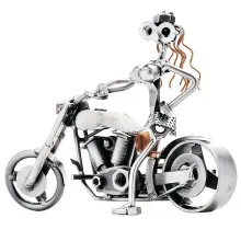 Schraubenfrau - Lady auf Motorrad Schraubenfrau - Lady auf Motorrad