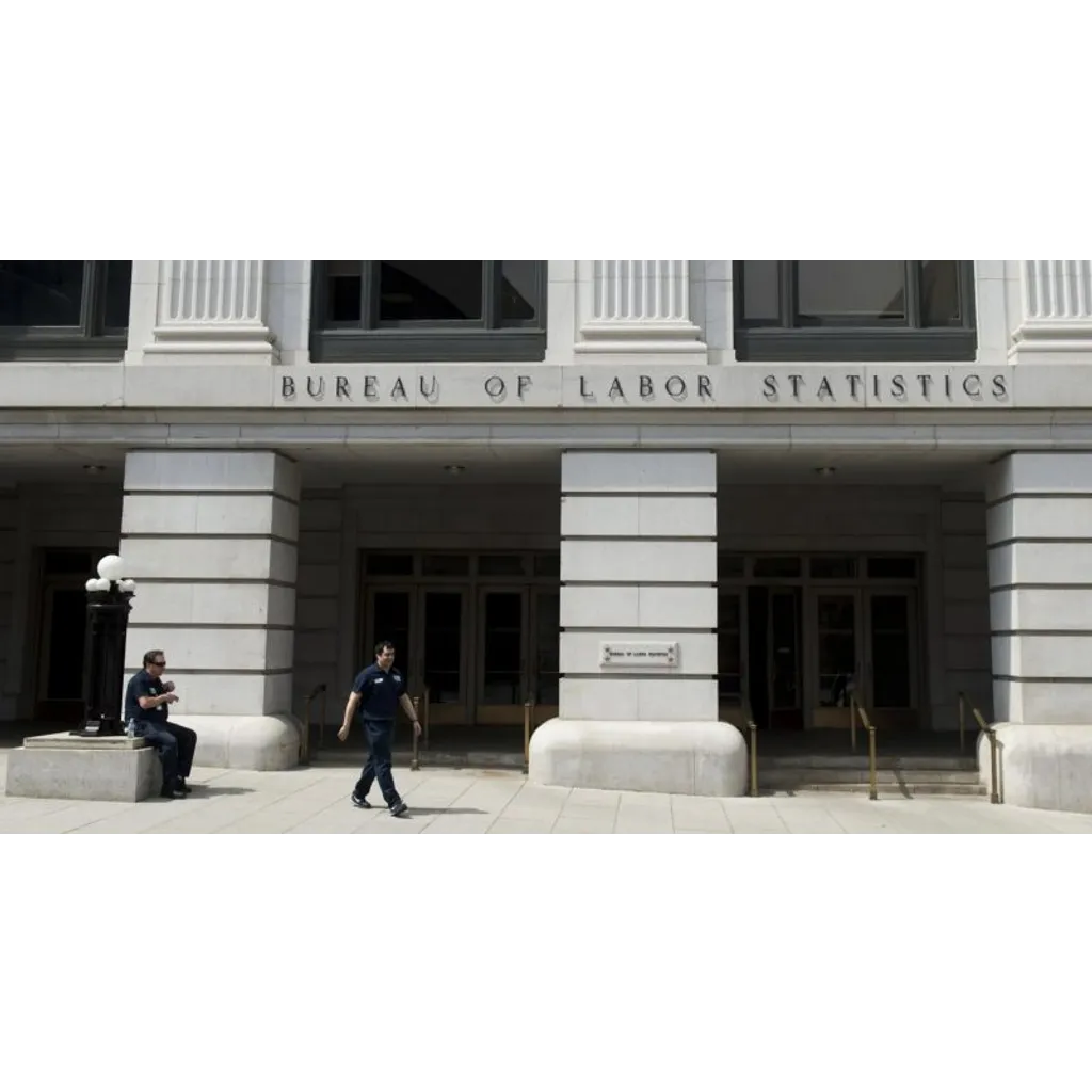 US jobless claims drop to 198K, beating 215K forecast as labor market holds steady US jobless claims drop to 198K, beating 215K forecast as labor market holds steady