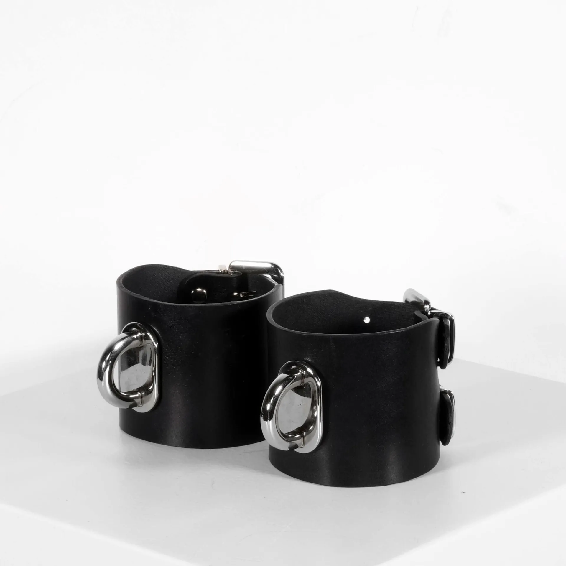 Elif Domanic - Kia Handschellen | Silber – Bild 2