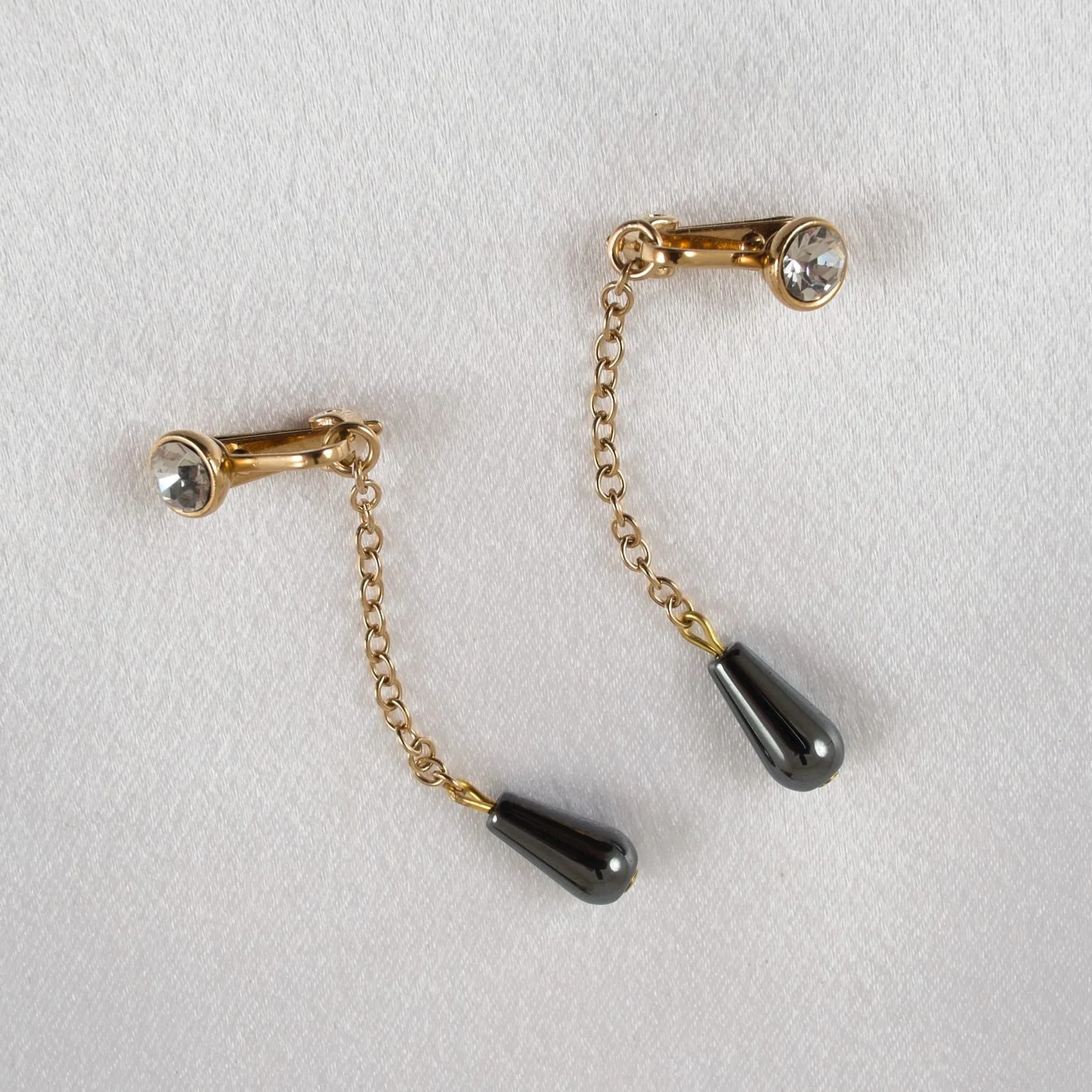 Sylvie Monthulé - Schamlippenklammern Hämatit Tropfen Sylvie Monthulé - Schamlippenklammern Hämatit Tropfen