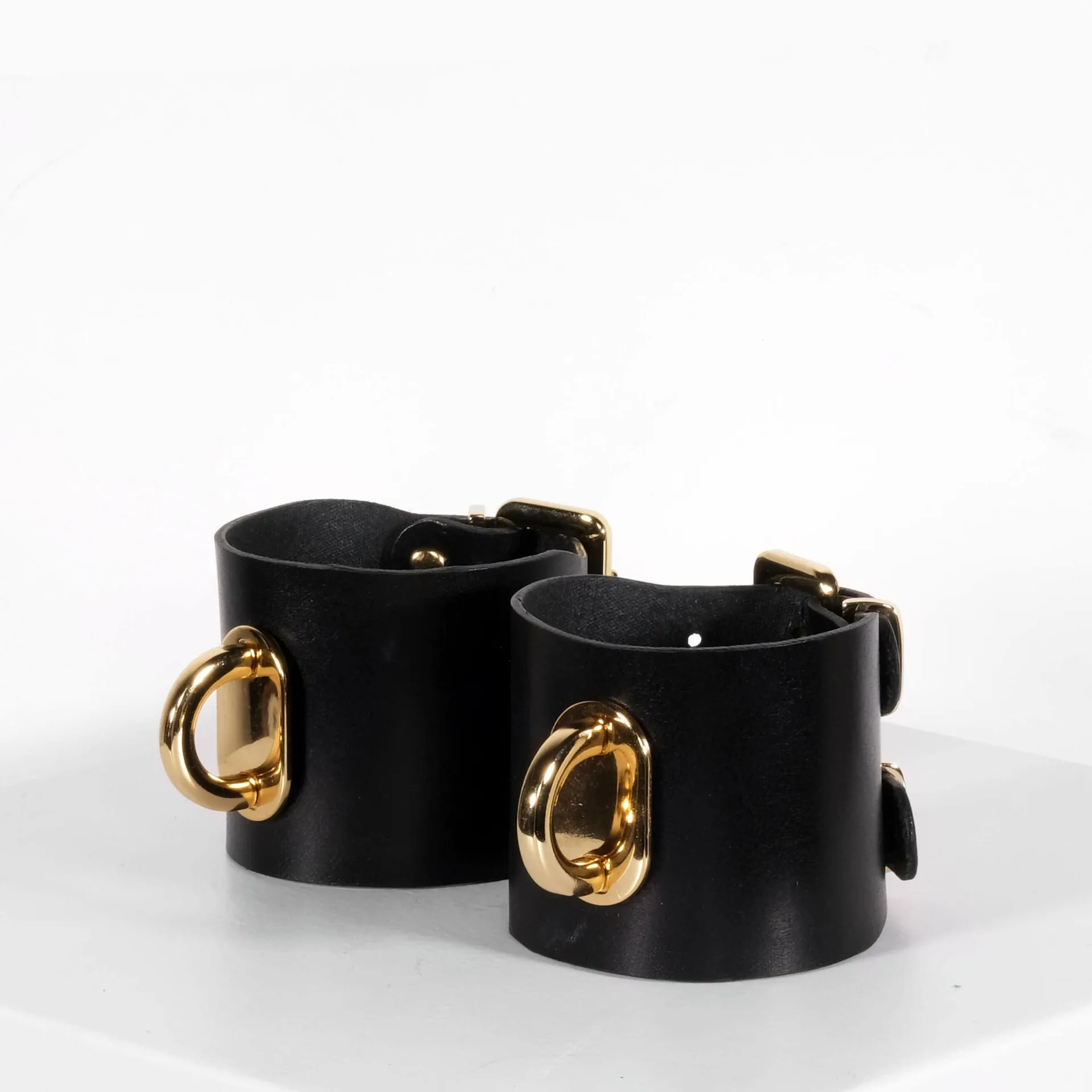 Elif Domanic - Kia Handschellen | Gold – Bild 2