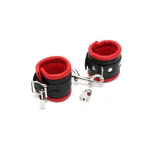 Leder-Handfesseln gepolstert und abschließbar, rot/schwarz Leder-Handfesseln gepolstert und abschließbar, rot/schwarz