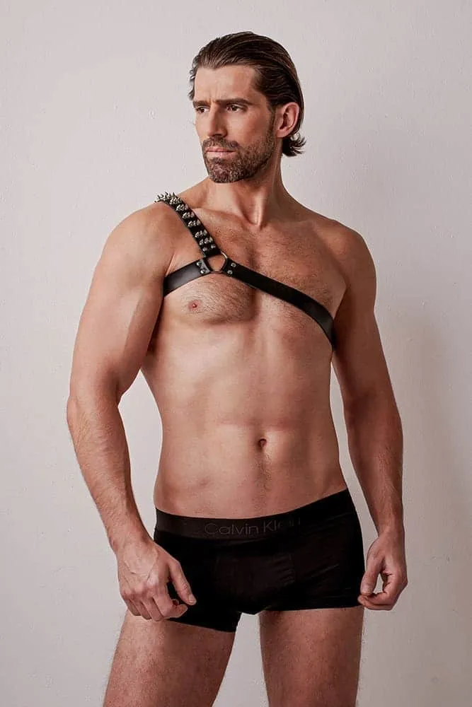 VoyeurX Männer - Crixus - Leder Harness Männer VoyeurX Männer - Crixus - Leder Harness Männer
