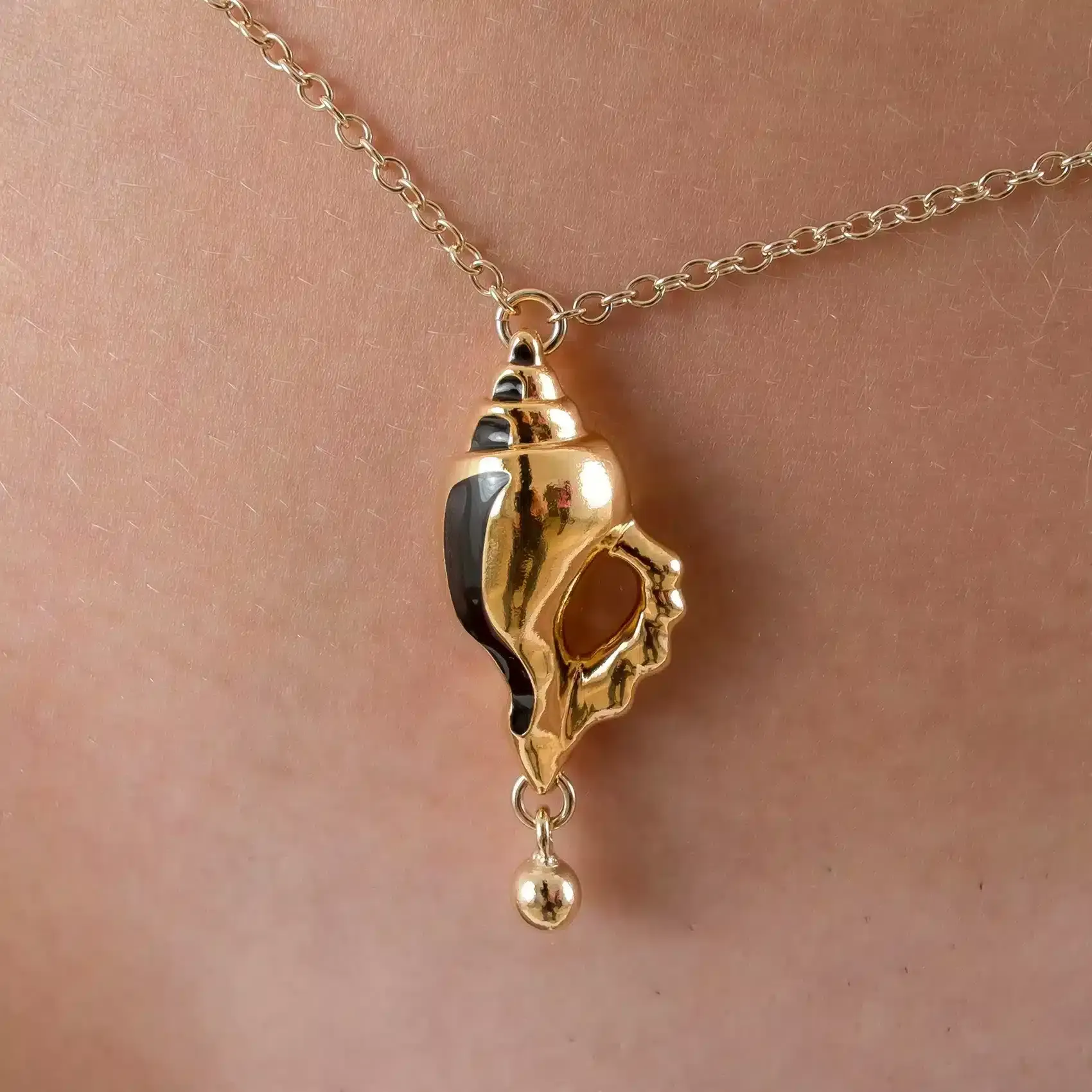 Sylvie Monthulé - Hüftkette Muschel Ozean | Gold Größe L – Bild 2