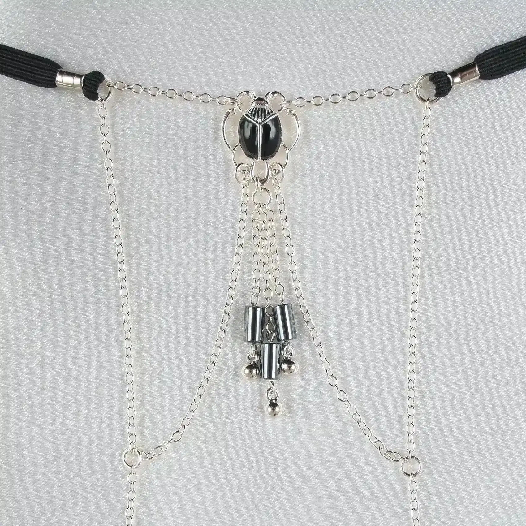 Sylvie Monthulé - G-String-Schmuck Secret Scarab Sylvie Monthulé - G-String-Schmuck Secret Scarab