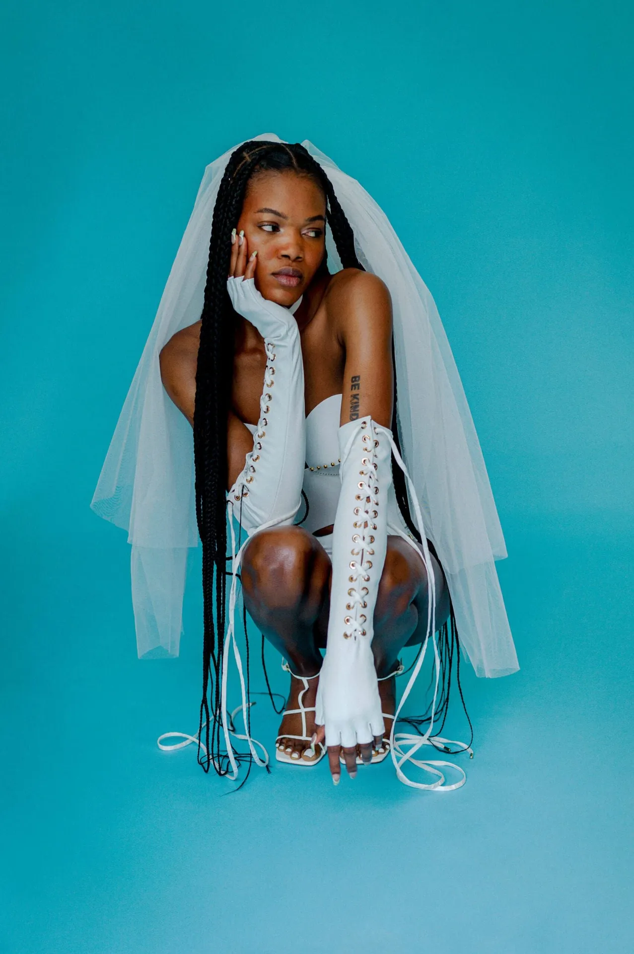 Elif Domanic - Aranza Handschuhe Größe M – Bild 3