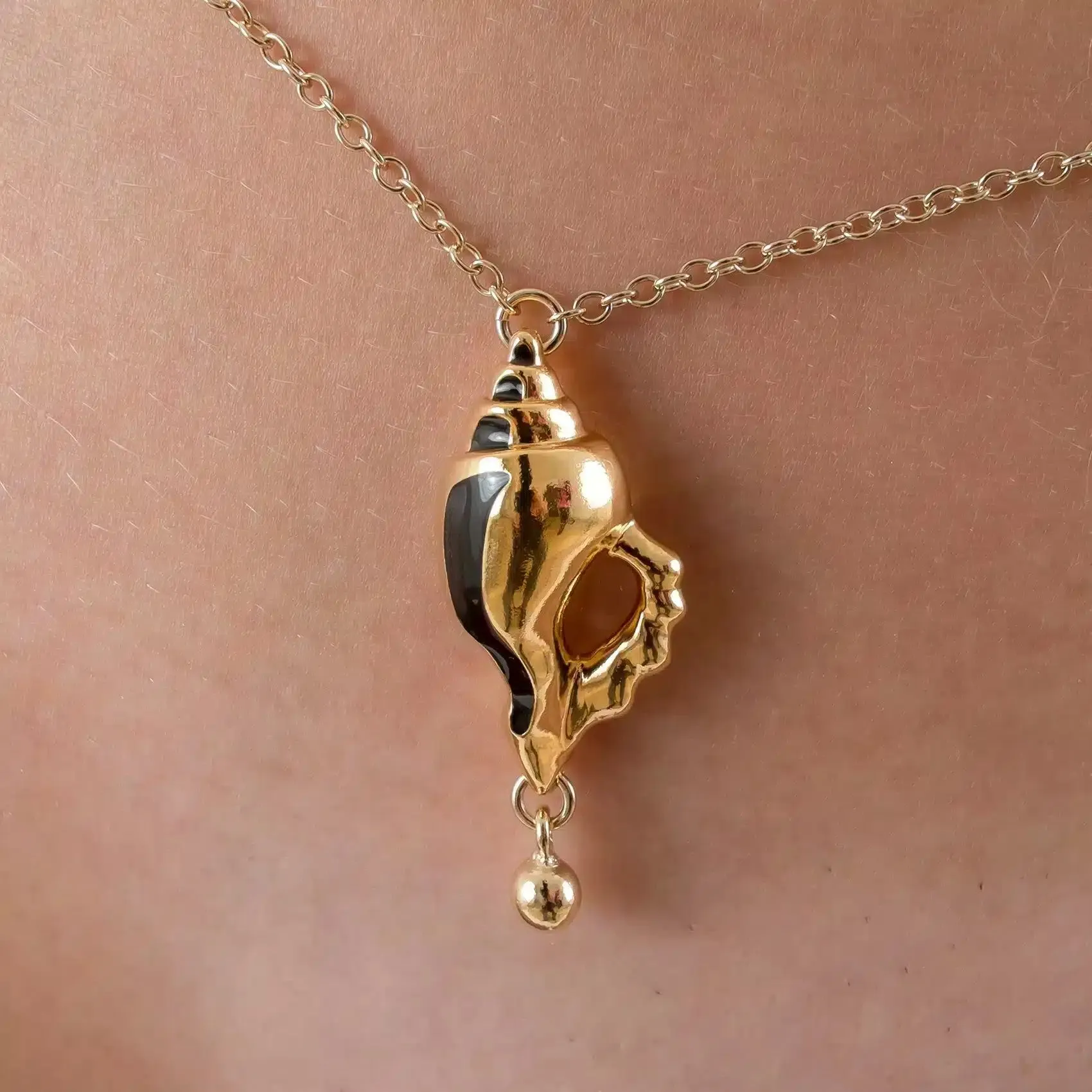 Sylvie Monthulé - Hüftkette Muschel Ozean | Gold Größe S – Bild 2