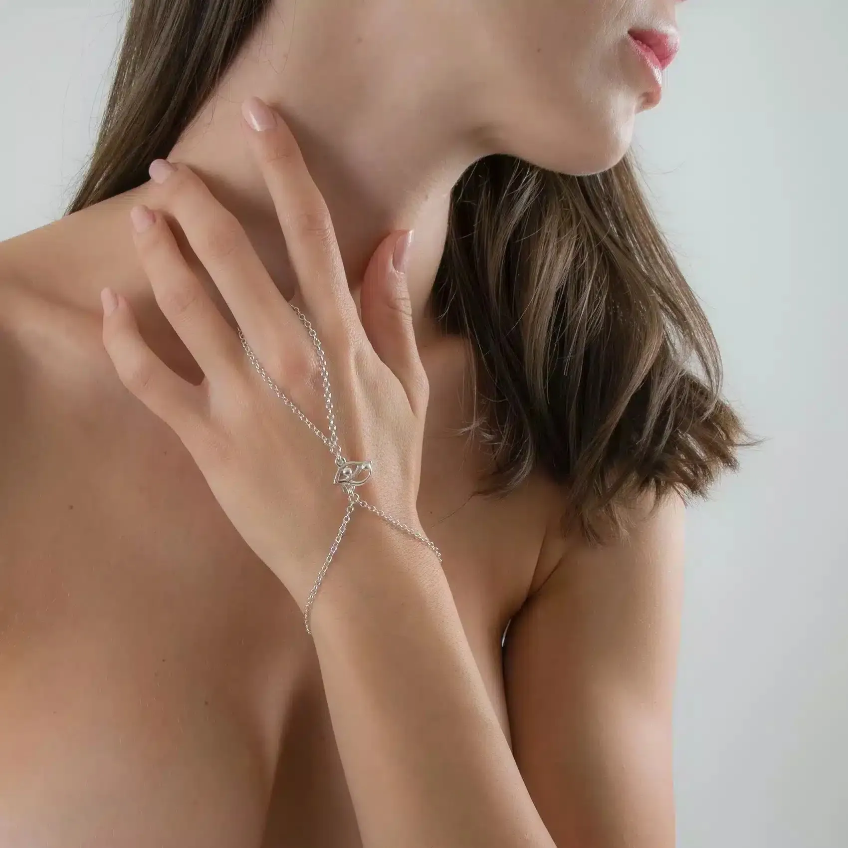 Sylvie Monthulé - Handschmuck Auge des Horus Sylvie Monthulé - Handschmuck Auge des Horus