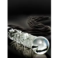 Icicles No. 38: Lederpeitsche mit Glasdildogriff Icicles No. 38: Lederpeitsche mit Glasdildogriff