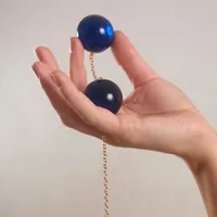 Sylvie Monthulé - Geisha-Kugeln als erotischer Schmuck Sylvie Monthulé - Geisha-Kugeln als erotischer Schmuck