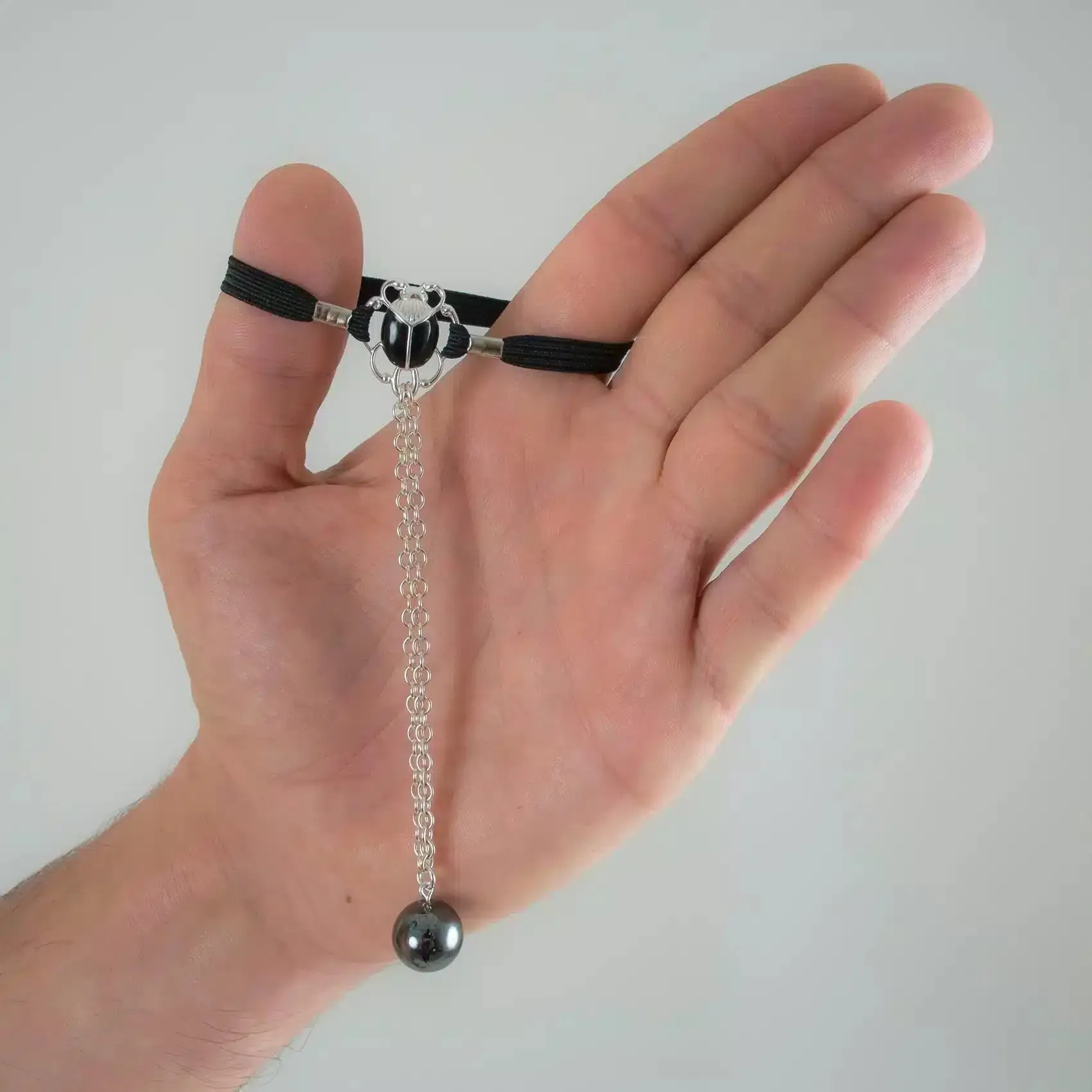 Sylvie Monthulé - Heiliger Skarabäus Silber Penisschmuck Sylvie Monthulé - Heiliger Skarabäus Silber Penisschmuck