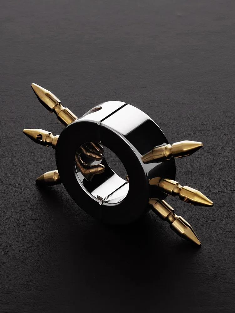 Triune Ball Stretcher with Brass Spikes: Edelstahl-Hodenstretcher mit Spikes Triune Ball Stretcher with Brass Spikes: Edelstahl-Hodenstretcher mit Spikes