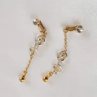 Sylvie Monthulé - Schamlippenklammern Ungeduldiges Verlangen Sylvie Monthulé - Schamlippenklammern Ungeduldiges Verlangen