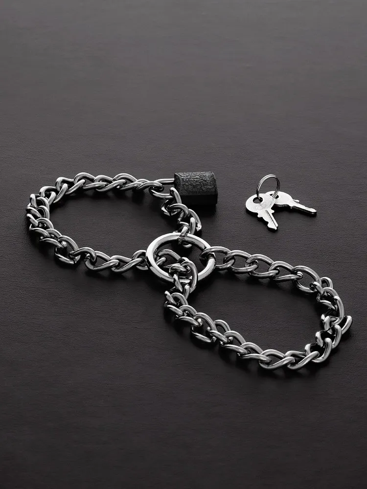 Triune Chain Cuffs: Edelstahl-Handfesseln Triune Chain Cuffs: Edelstahl-Handfesseln