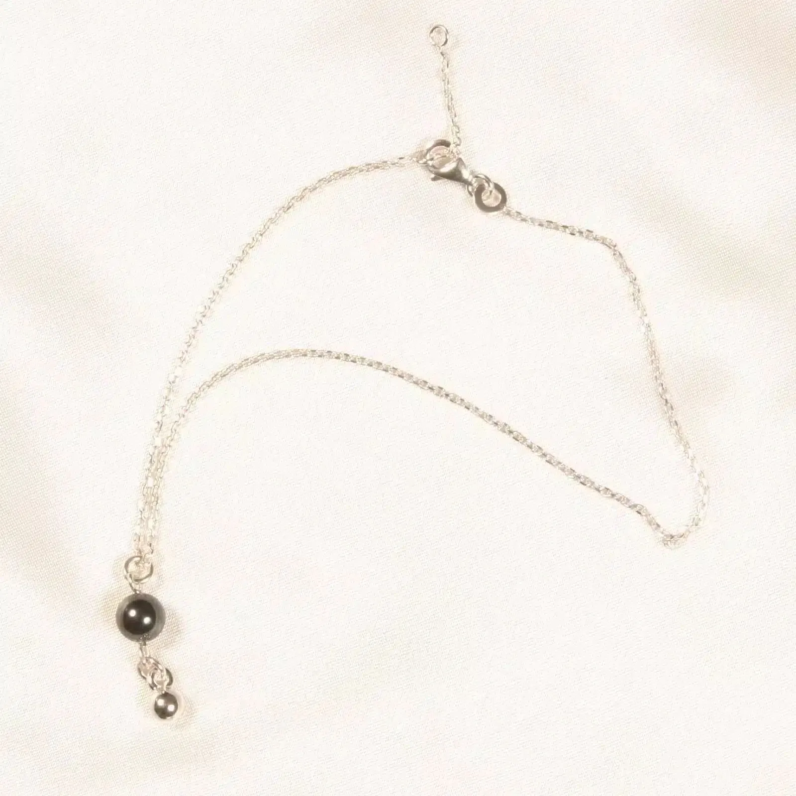 Sylvie Monthulé - Knöchelschmuck Hämatit | Silber – Bild 2