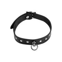 Leder-Halsband mit Flachnieten Leder-Halsband mit Flachnieten