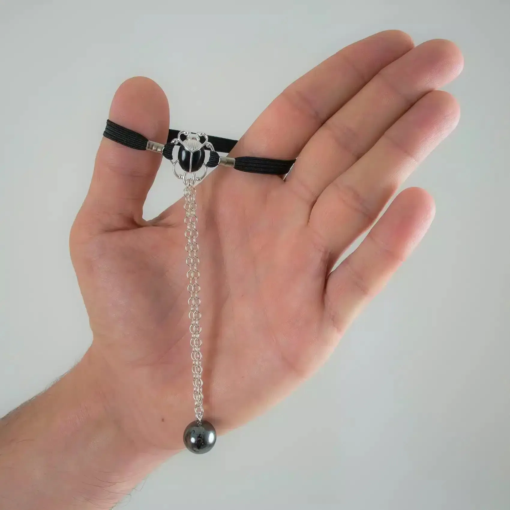 Sylvie Monthulé - Heiliger Skarabäus Silber Penisschmuck – Bild 2