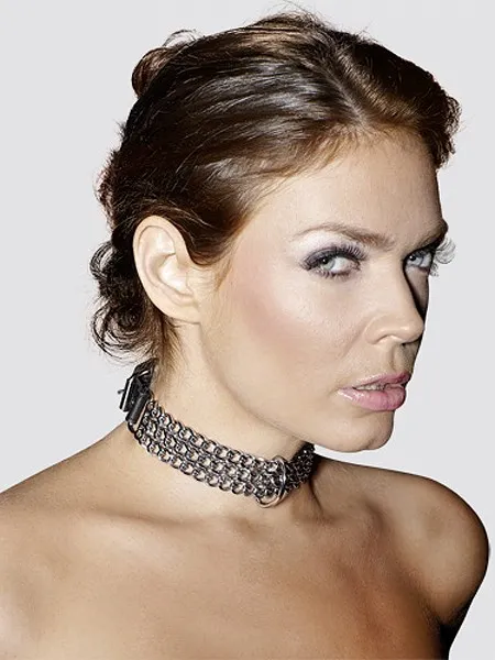 Leder-Halsfessel mit Metallketten Leder-Halsfessel mit Metallketten