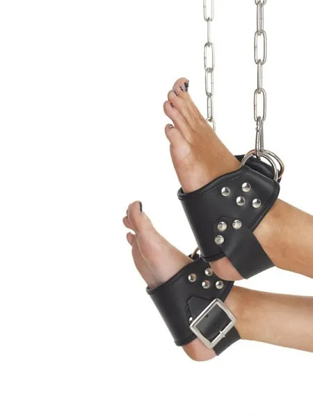 Leder-Fuß-Hängefesseln mit D-Ringen, schwarz Leder-Fuß-Hängefesseln mit D-Ringen, schwarz