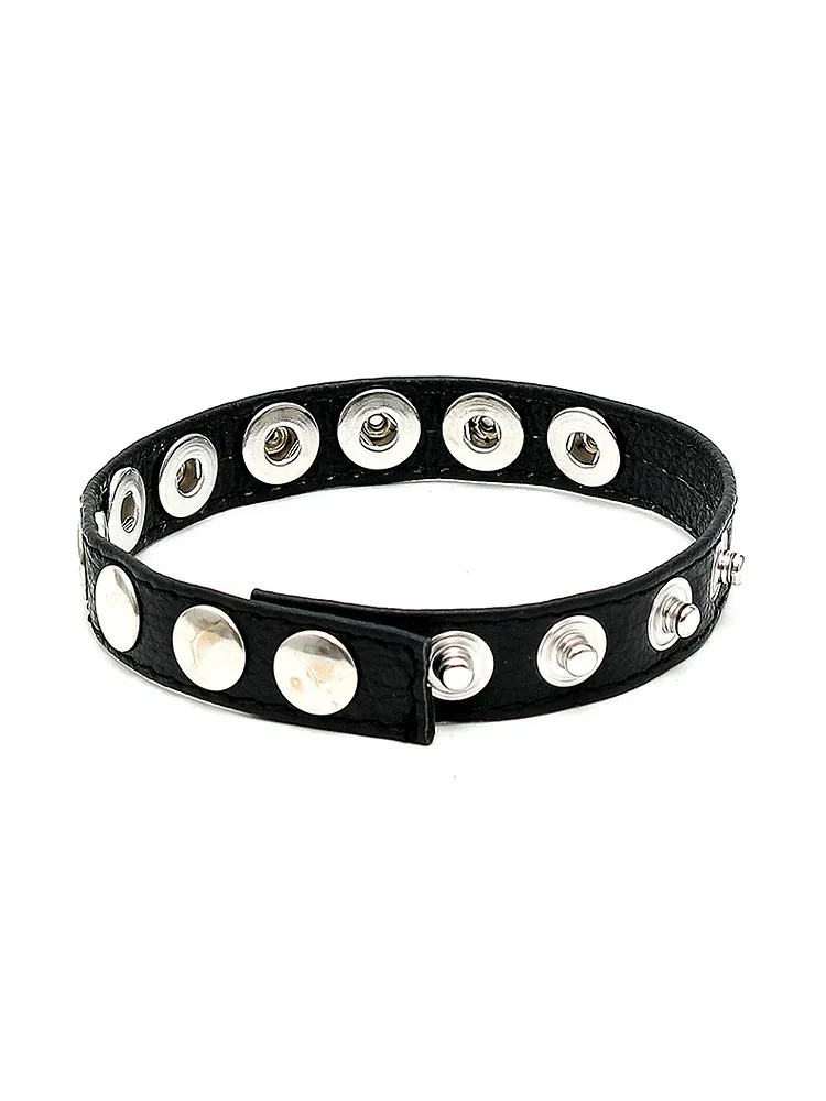 Leder-Penisriemen mit Nieten, schwarz Leder-Penisriemen mit Nieten, schwarz